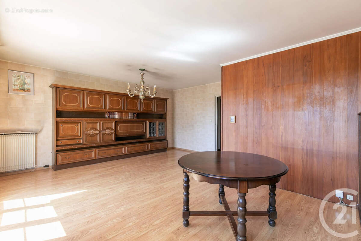 Appartement à SAINT-MAUR-DES-FOSSES