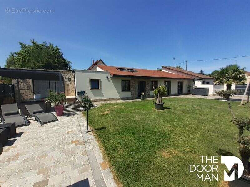 Maison à LE PERRAY-EN-YVELINES