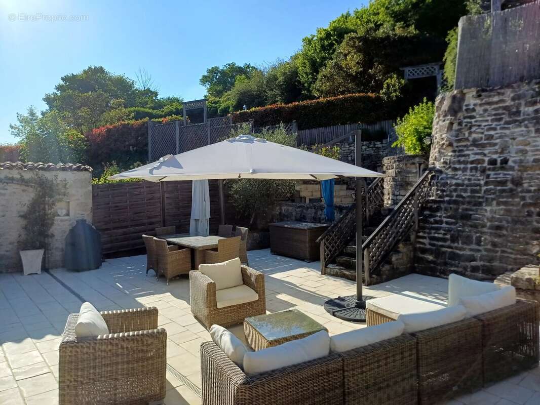 Maison à NANTEUIL-EN-VALLEE