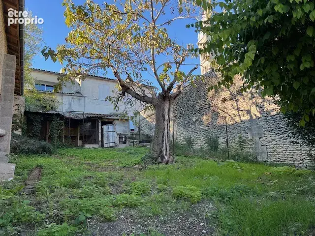 GARAGE de 75 m2 au sol avec jardin clos de 140 m2. Un beau potentiel d'aménagement ! - photo 4