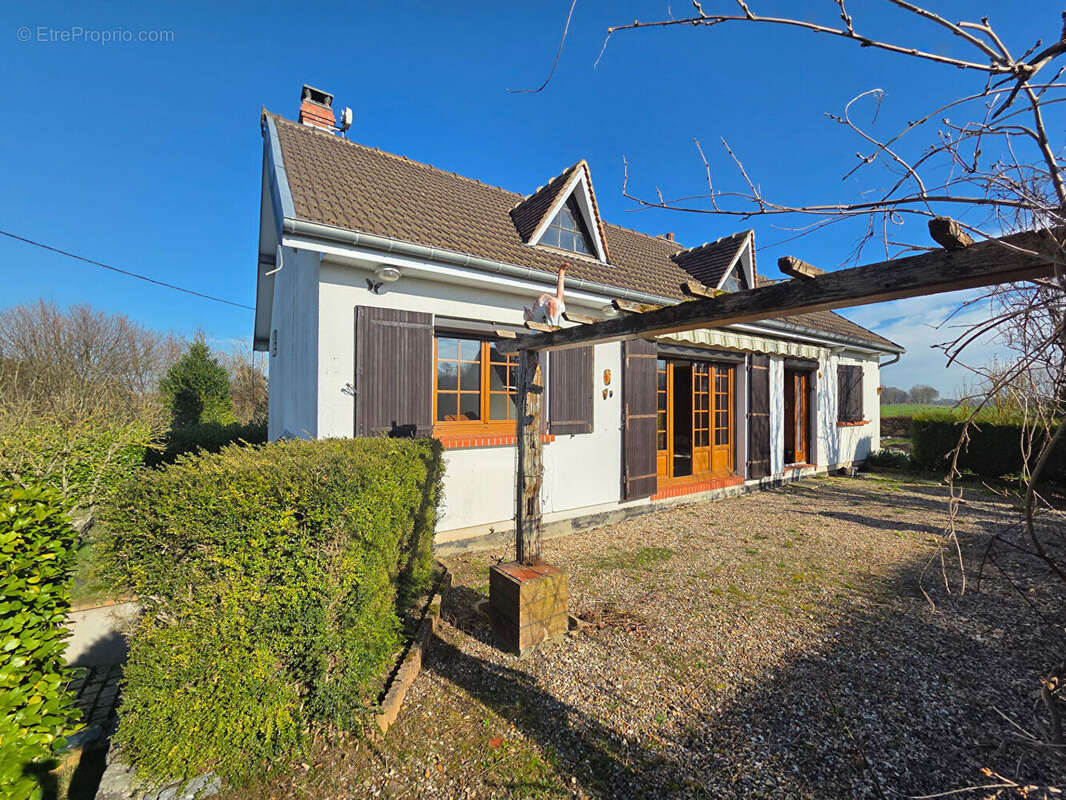 Maison à ILLEVILLE-SUR-MONTFORT