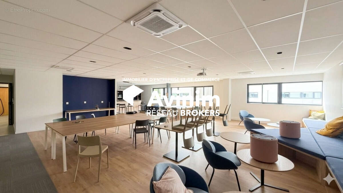 Commerce 1074 m² à Voreppe  - photo 9