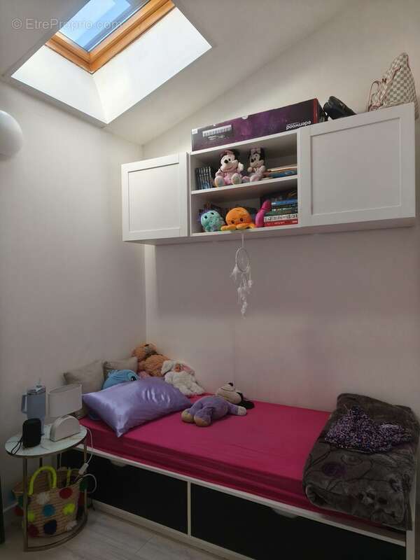 Chambre 1  - Maison à PORT-DE-BOUC