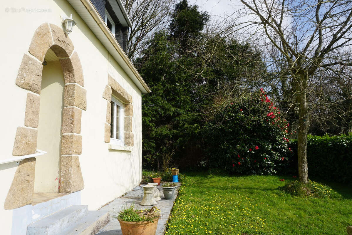 Maison à BELLE-ISLE-EN-TERRE