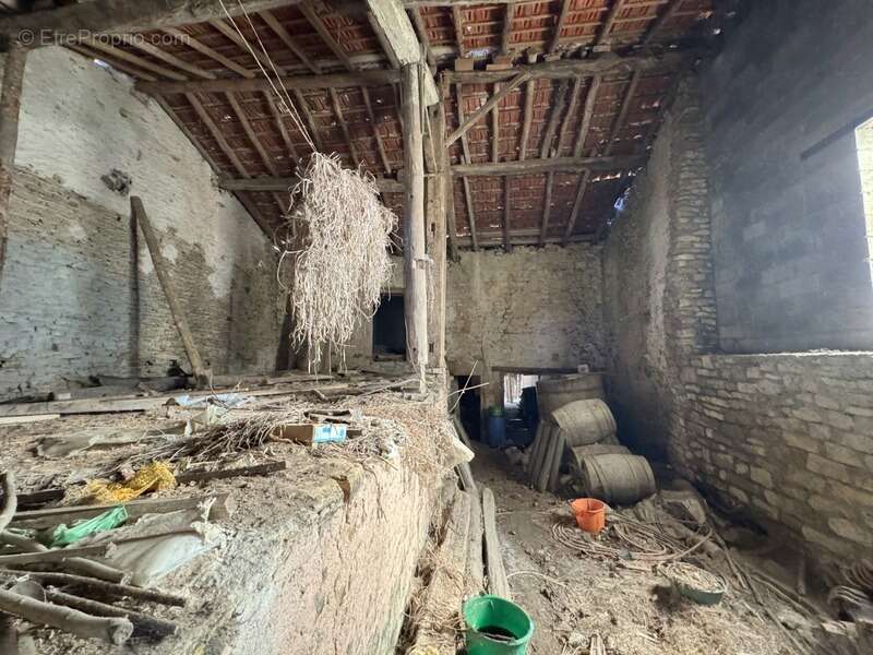 Maison à SAINT-BOINGT