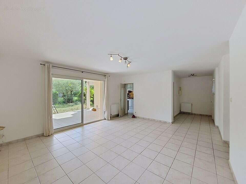 Appartement à VILLENEUVE-LES-AVIGNON