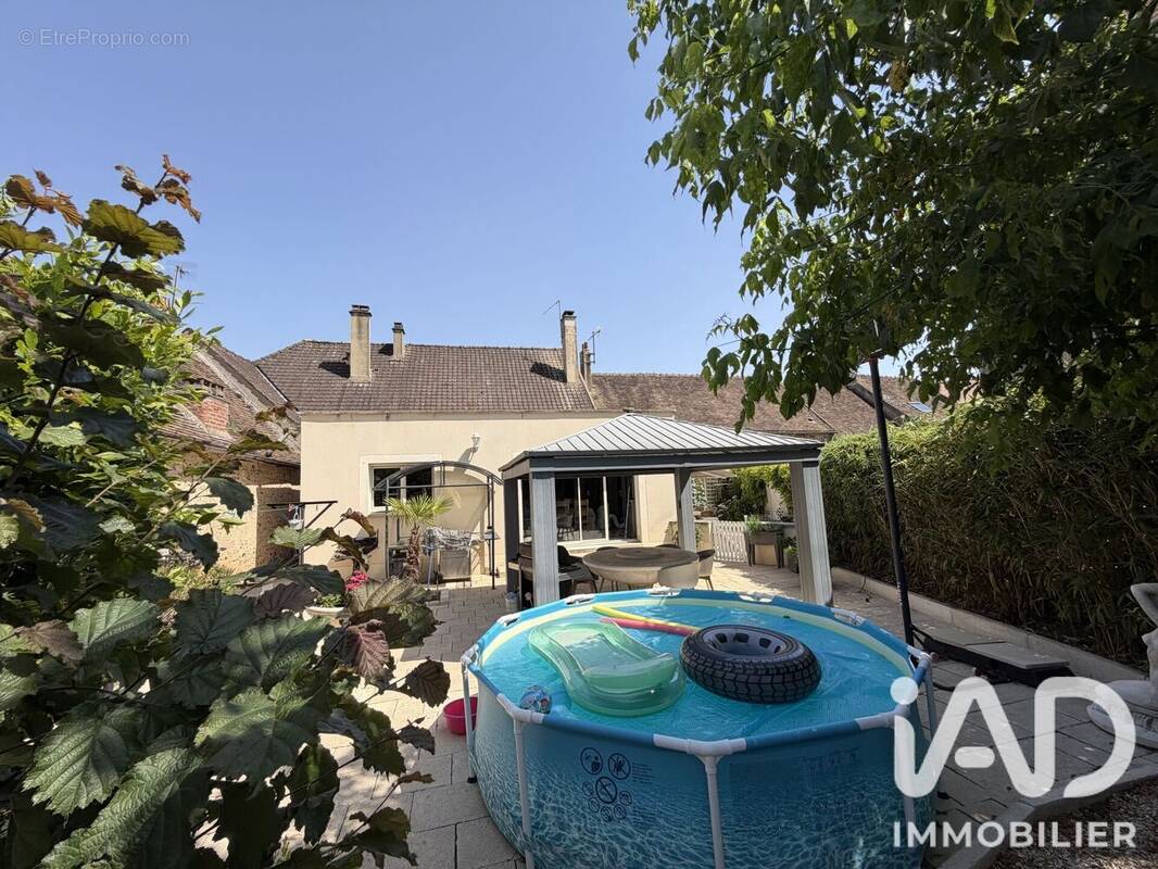 Photo 1 - Maison à VILLENEUVE-LA-GUYARD