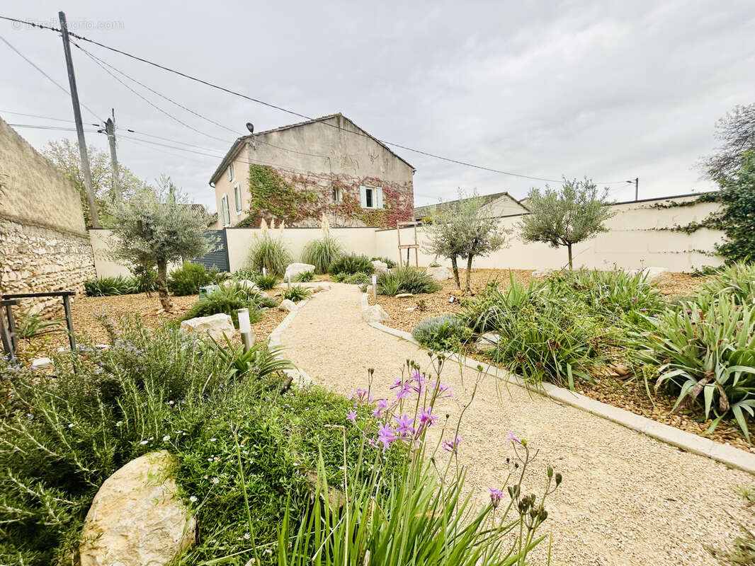Maison à MORIERES-LES-AVIGNON