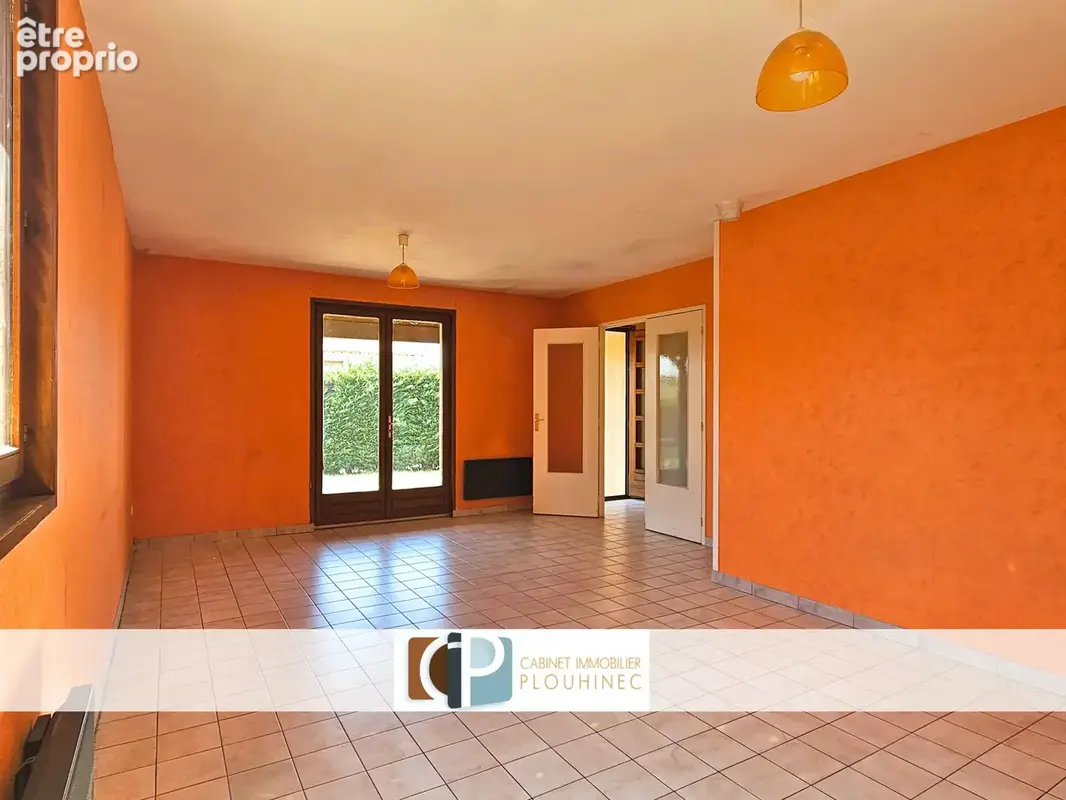 Maison de plain-pied à rénover, environnement calme à Replonges, proche Mâcon. - photo 7