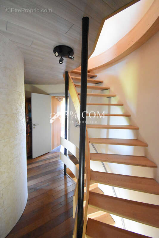 Maison d'exception dans un ancien château d'eau historique de 188 m2 avec 3 chambres, 2 salons, garage sur 1 7 - photo 9