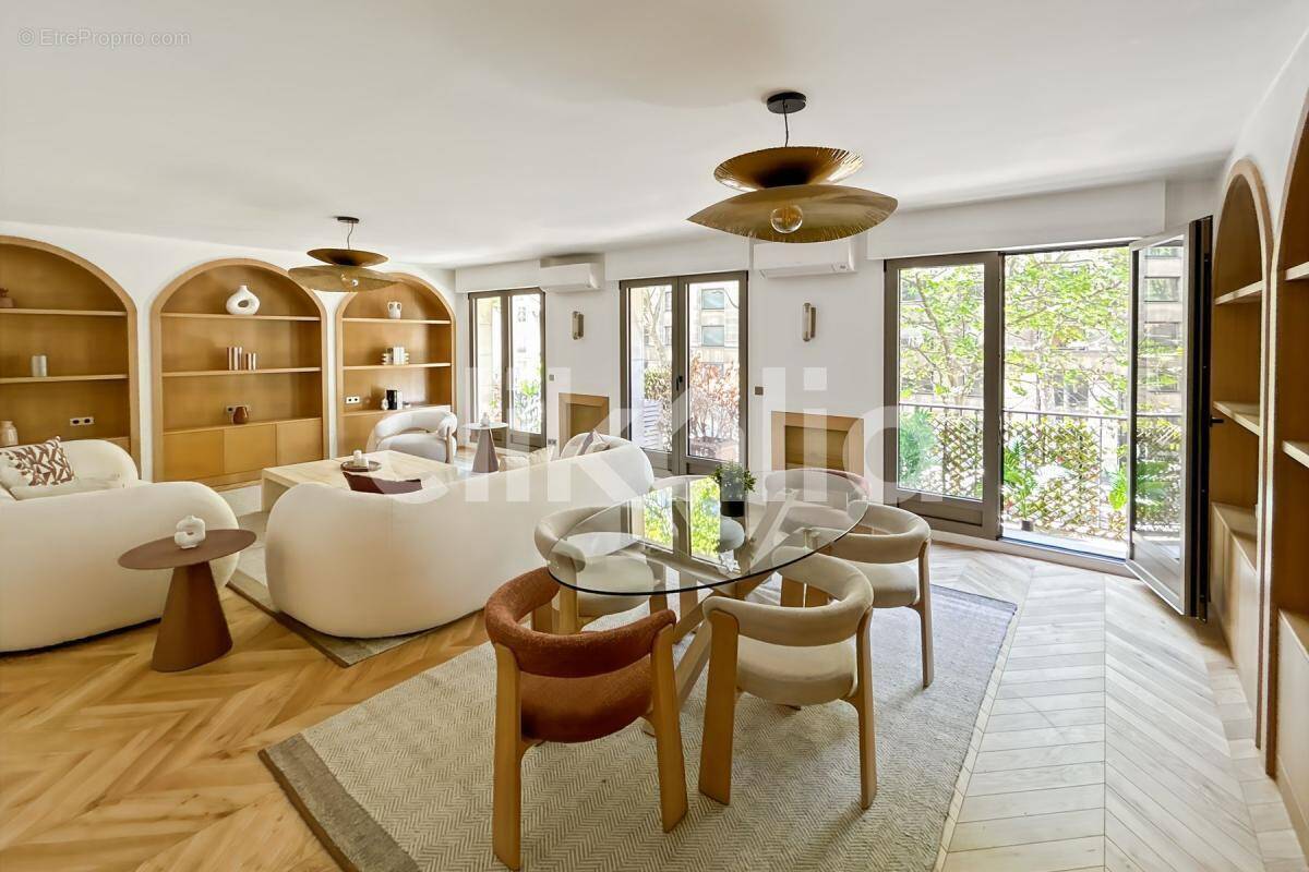 Appartement à PARIS-7E