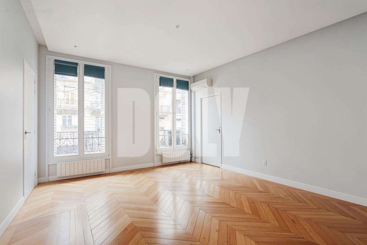 Appartement à PARIS-3E