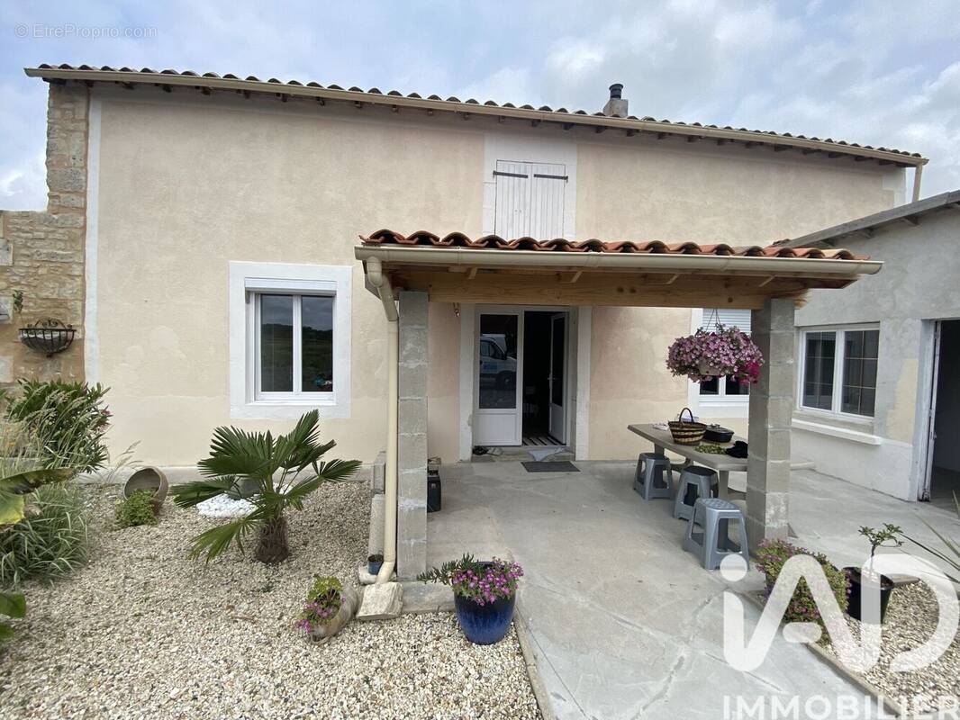 Photo 1 - Maison à AIGRE