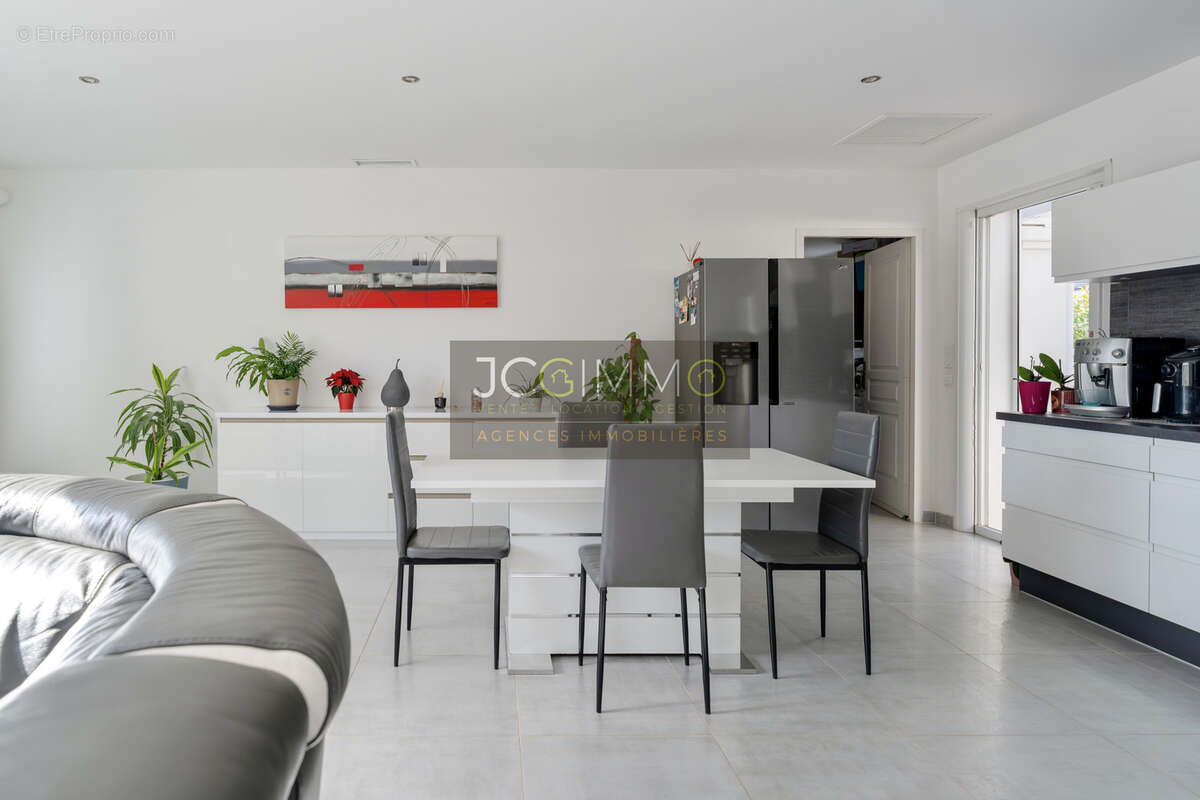 Maison à CARNOULES