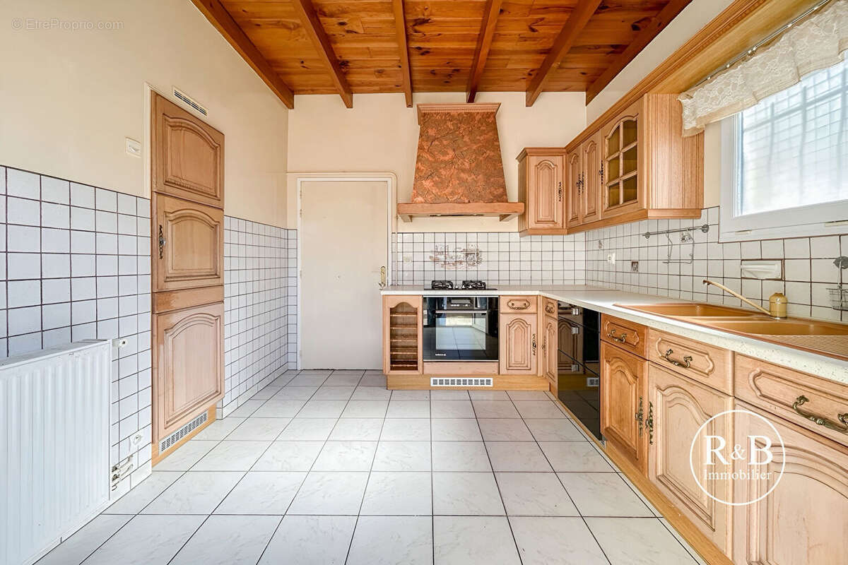 Maison à LES CLAYES-SOUS-BOIS