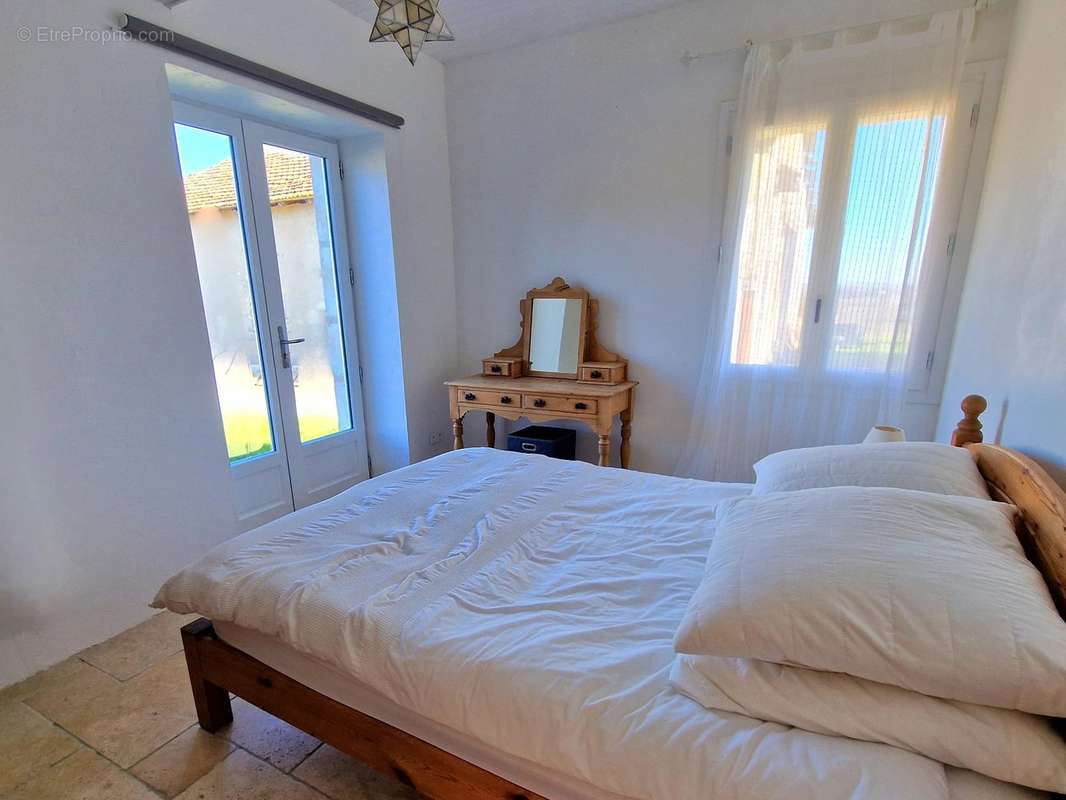 Maison à SERRES-ET-MONTGUYARD