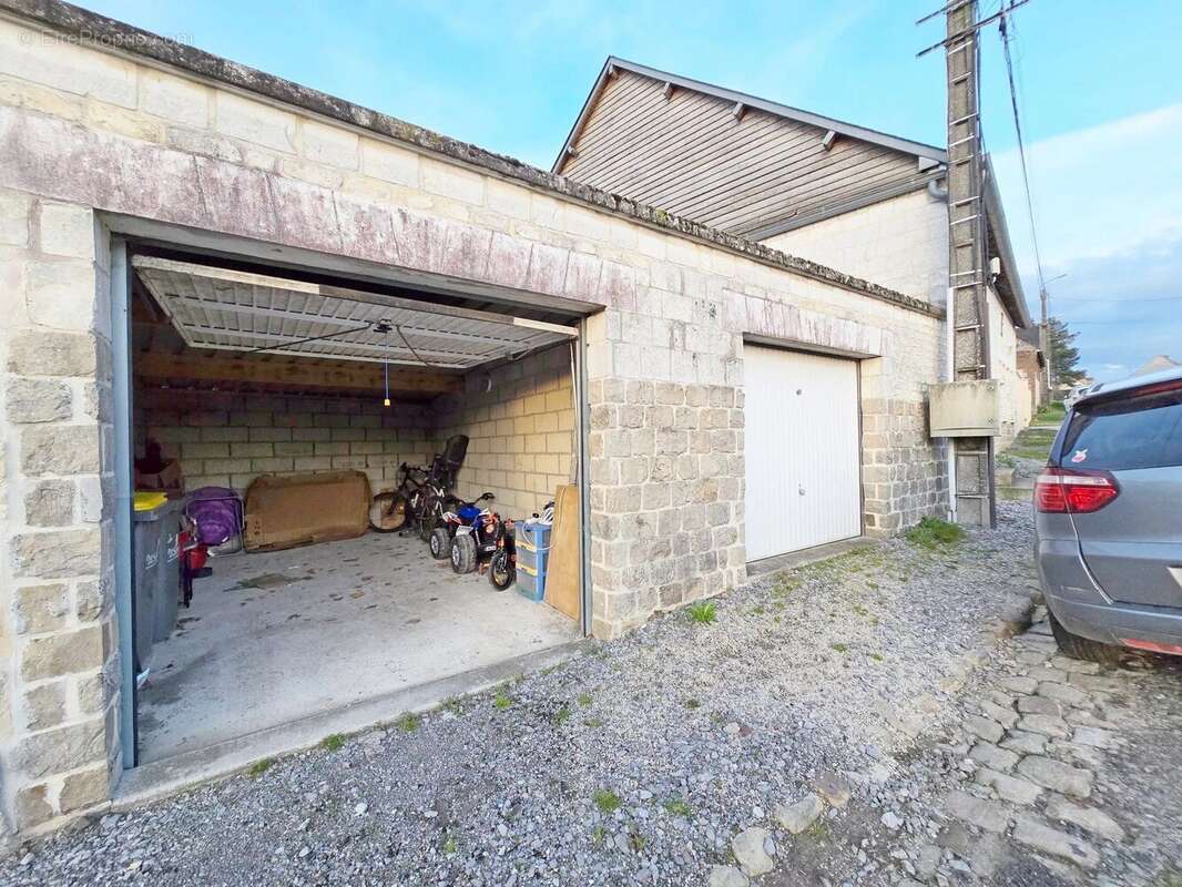 Maison à FROIDMONT-COHARTILLE