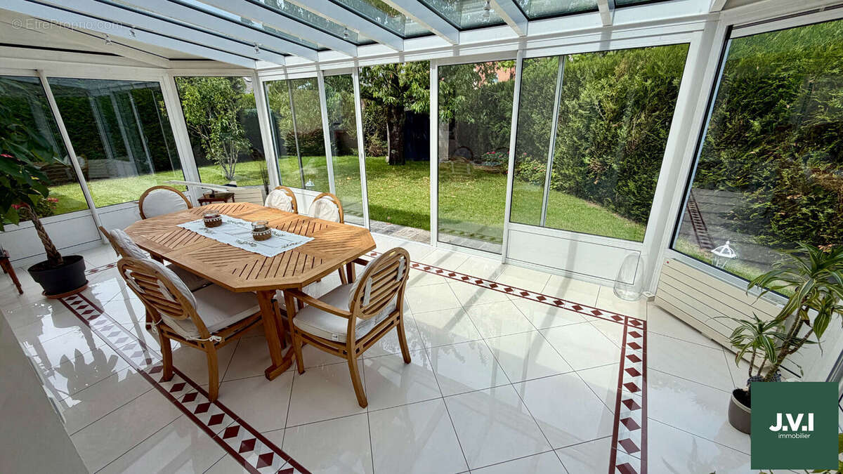 A VENDRE GROSLAY Maison 8 pièces 212 m² - photo 4