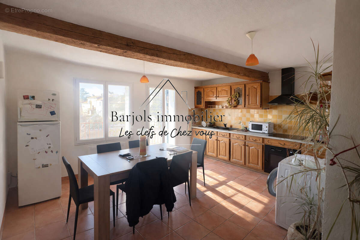 Appartement à VARAGES