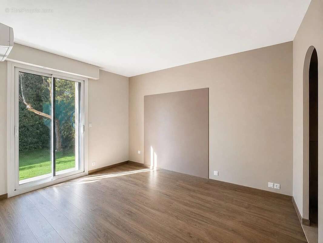 Nice Ventabrun – 4 pièces en rez-de-jardin avec vue mer, piscine, 2 stationnements - photo 8