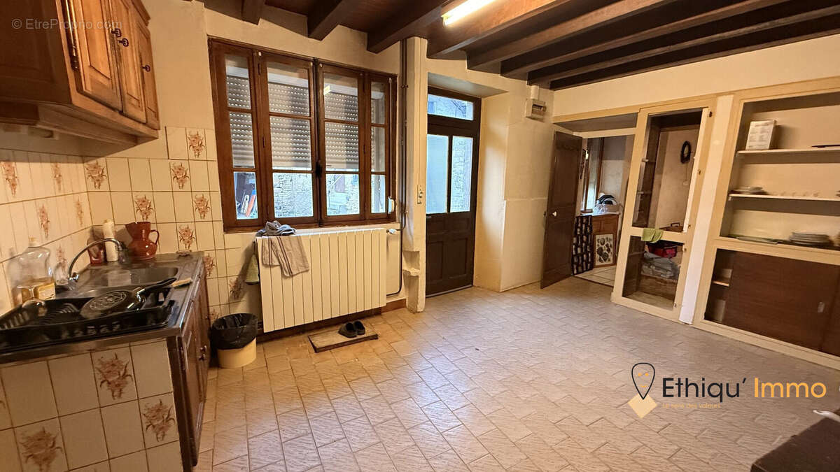 Maison à SOMMEVOIRE