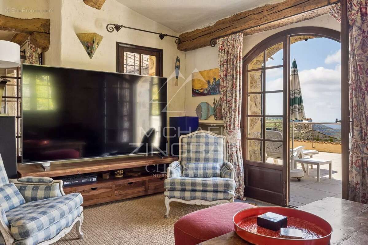 Maison à TOURRETTES-SUR-LOUP