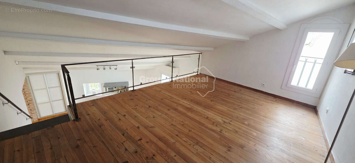 Appartement à BAGNOLS-SUR-CEZE