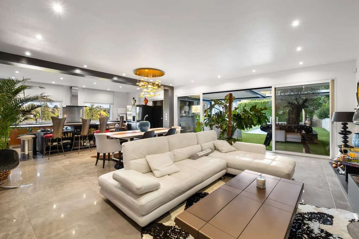 Maison à TASSIN-LA-DEMI-LUNE