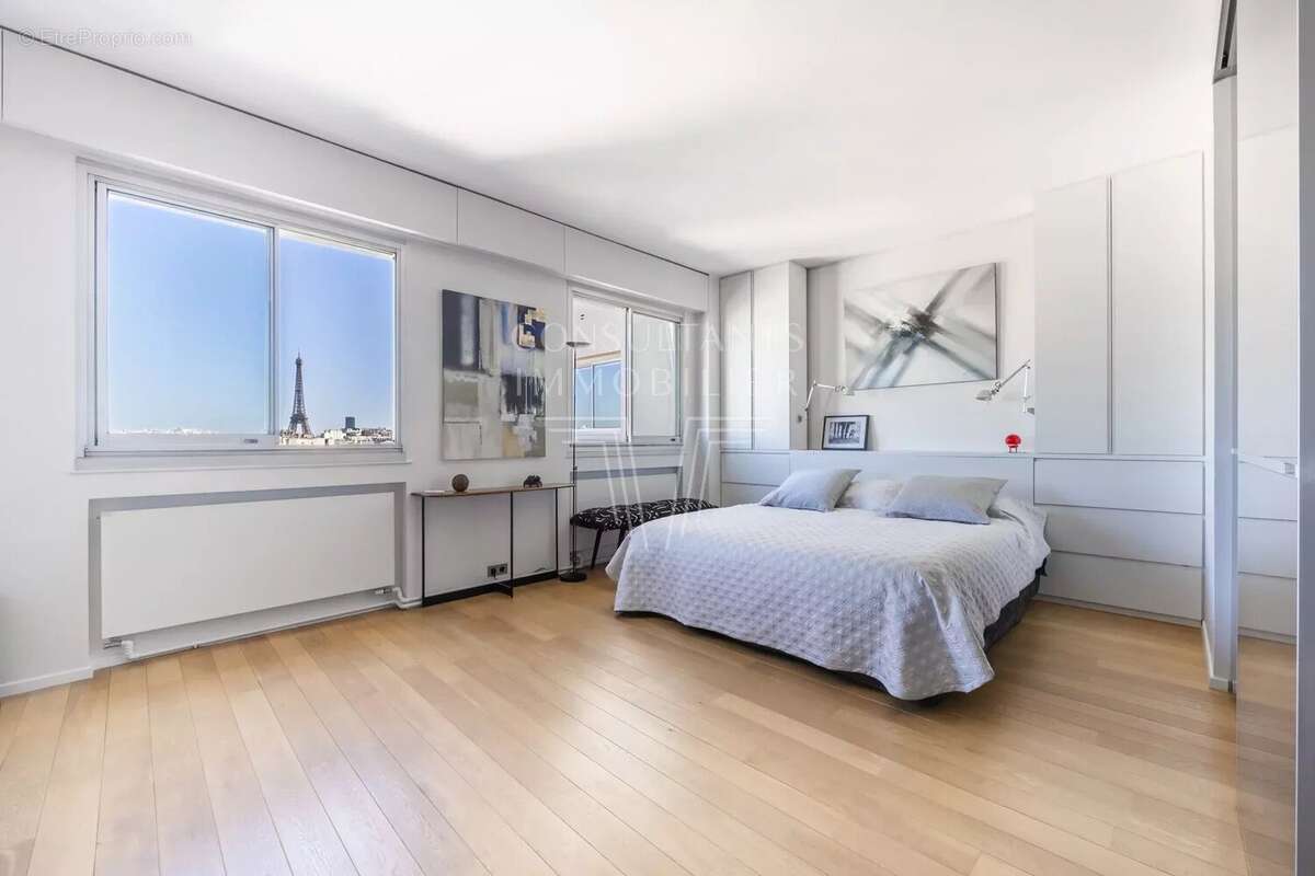 Appartement à PARIS-16E