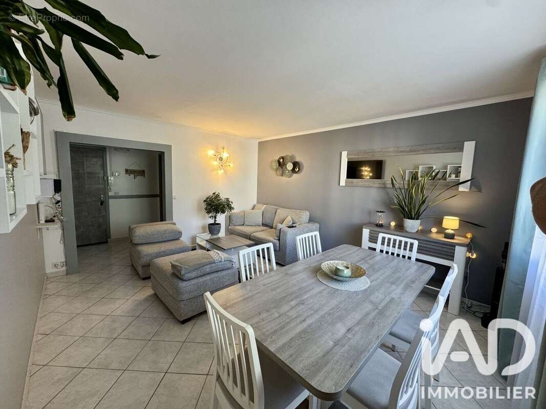 Photo 2 - Appartement à SAINTE-GENEVIEVE-DES-BOIS
