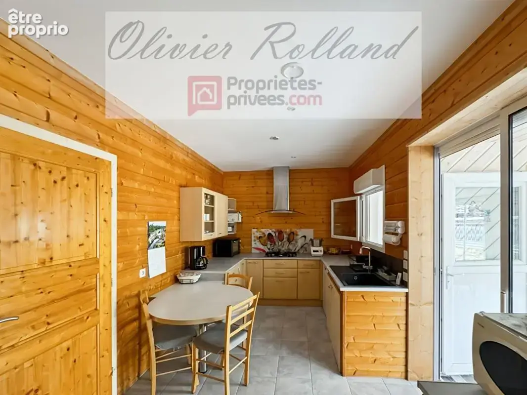 Chalet d'exception en bois massif (DPE B) - Plain-pied 135 m², 4 chambres, véranda & annexes sur 1 318 m² de terrain - photo 9