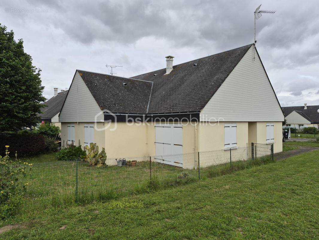 Maison à BEAUMONT-EN-VERON
