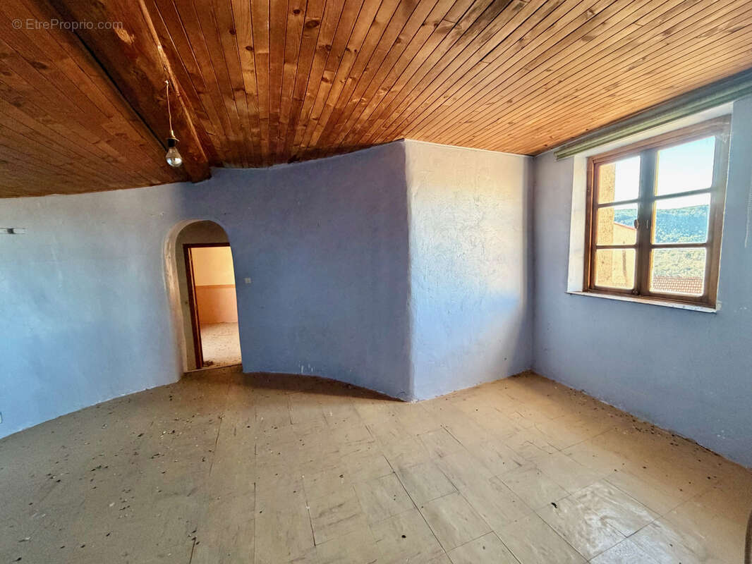 Maison à BAGNOLS-EN-FORET