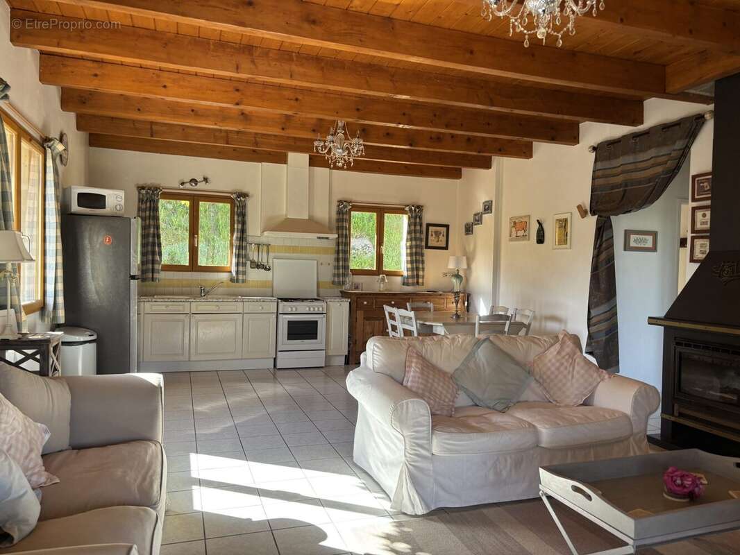 Maison 78 m² à Aizac  - photo 8