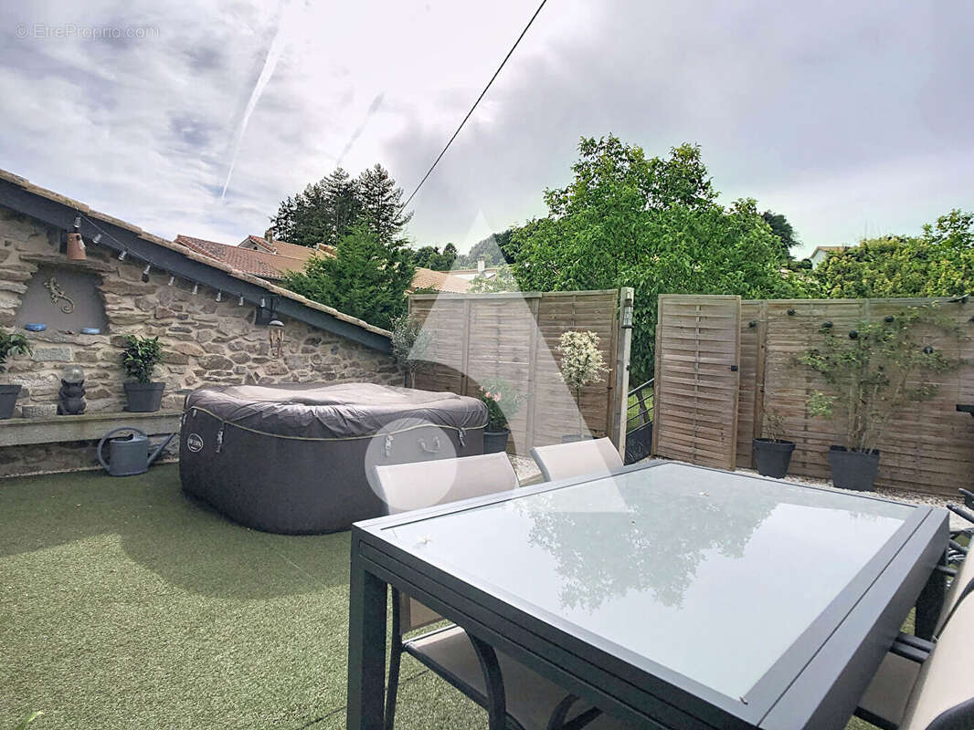 Maison de village de caractère avec terrasse et grand garage - photo 2