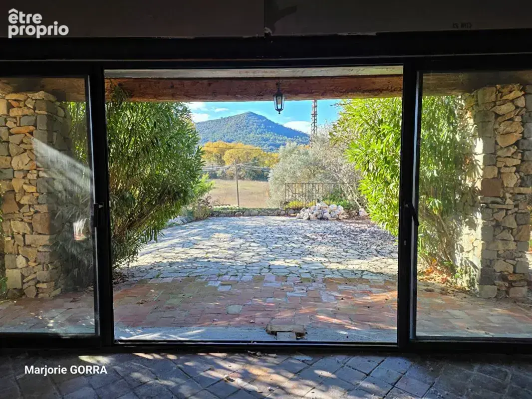 ROUGIERS VILLA T5 sur 1857 m² de terrain - photo 5