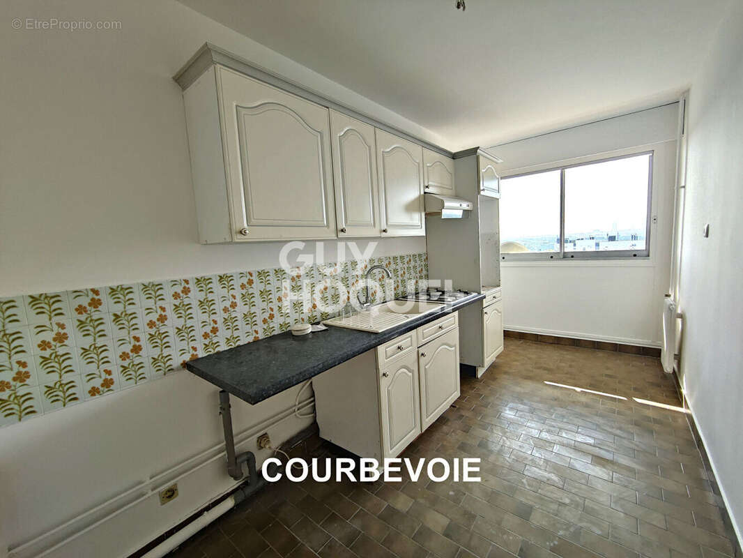 Appartement à COURBEVOIE