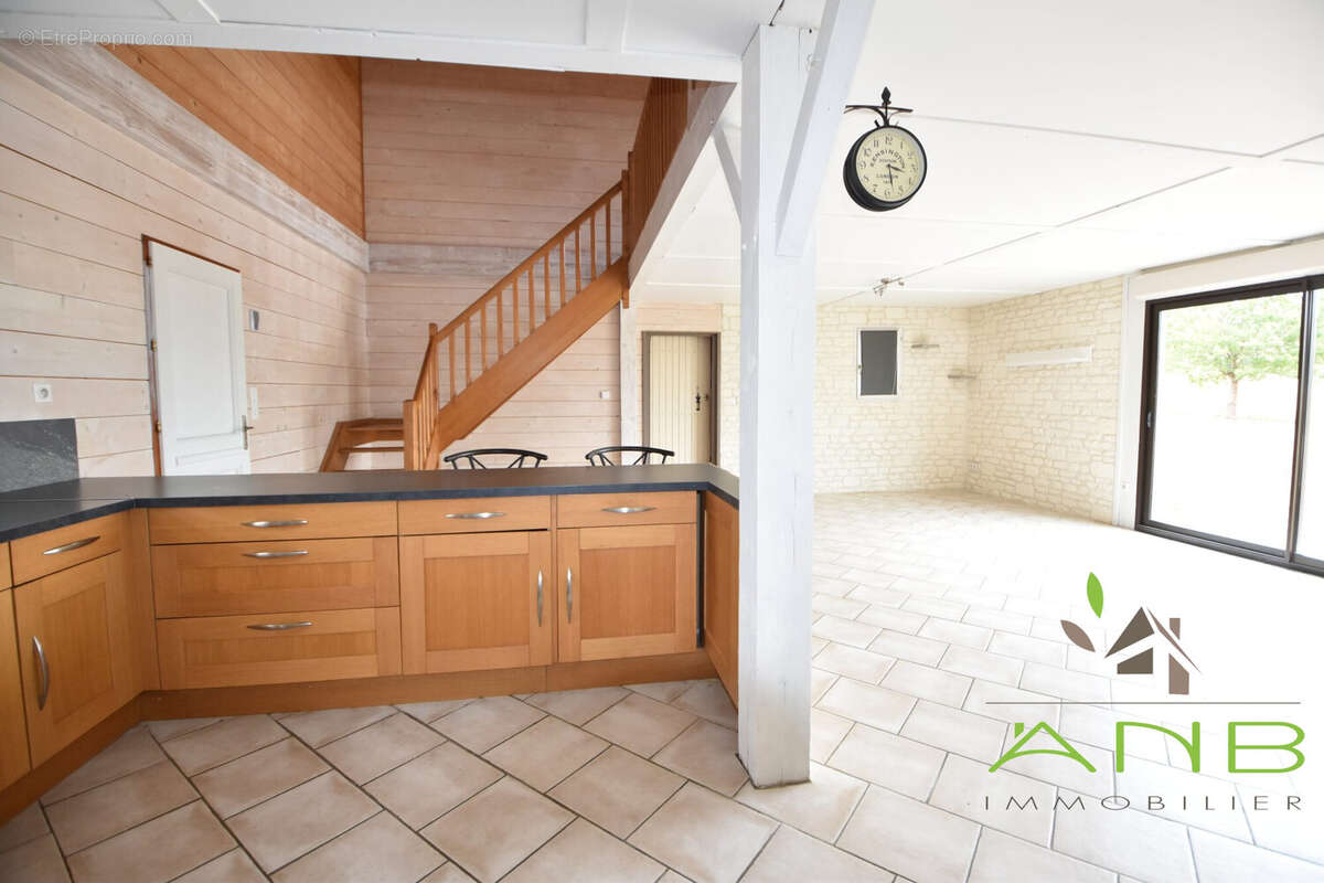 Maison 154 m² à Saint-Sornin  - photo 5