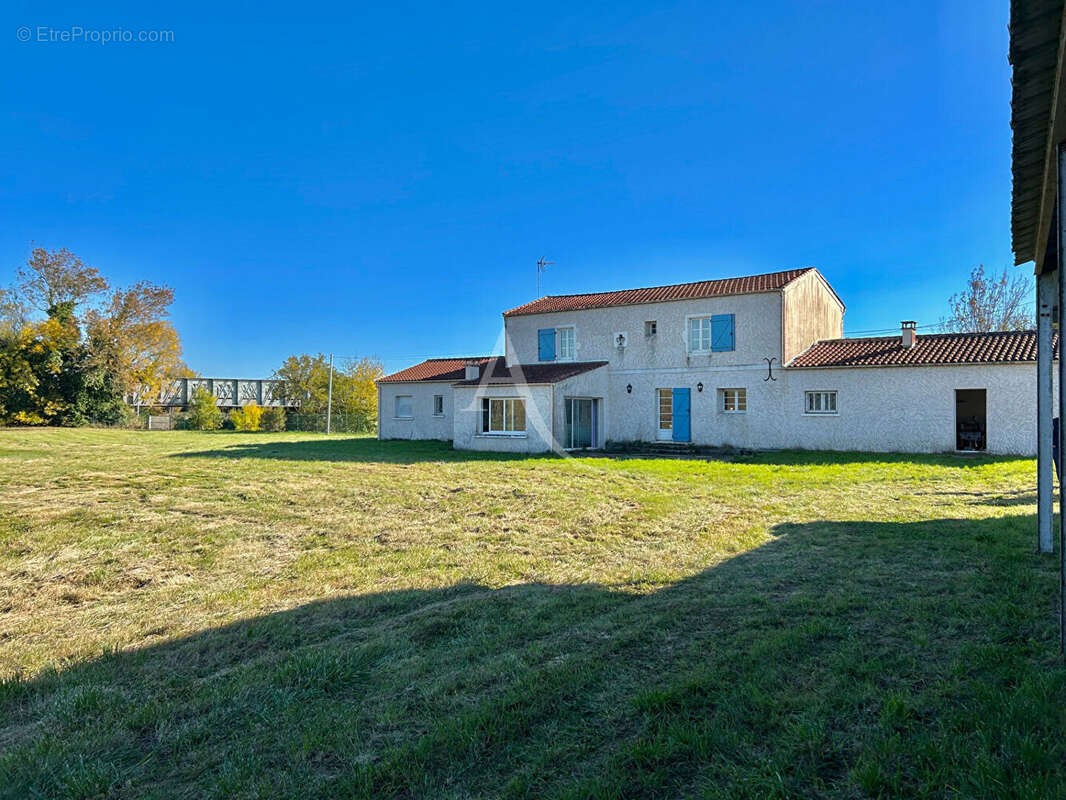 Maison à L'ILE-D'ELLE