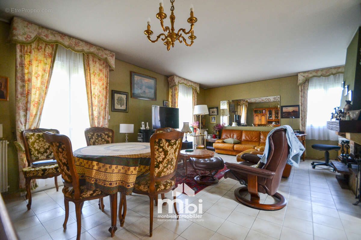 Maison à LA CHAPELLE-EN-SERVAL