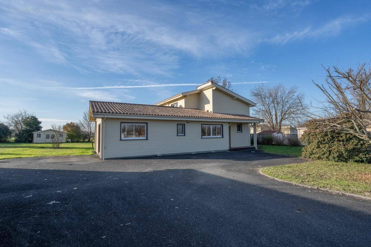 Maison à CUBZAC-LES-PONTS