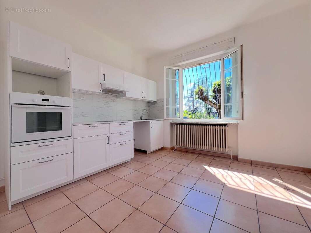 Maison 105 m² à Decines-Charpieu  - photo 4