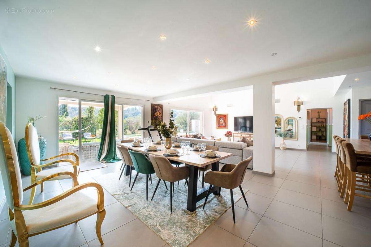 URGENT! Villa 9/10 pièces de 250m² sur terrain de 1250m² avec piscine à vendre / Céret 66400-66490 Vivès _ Saint-Jean-Pla-de-Cor - photo 23