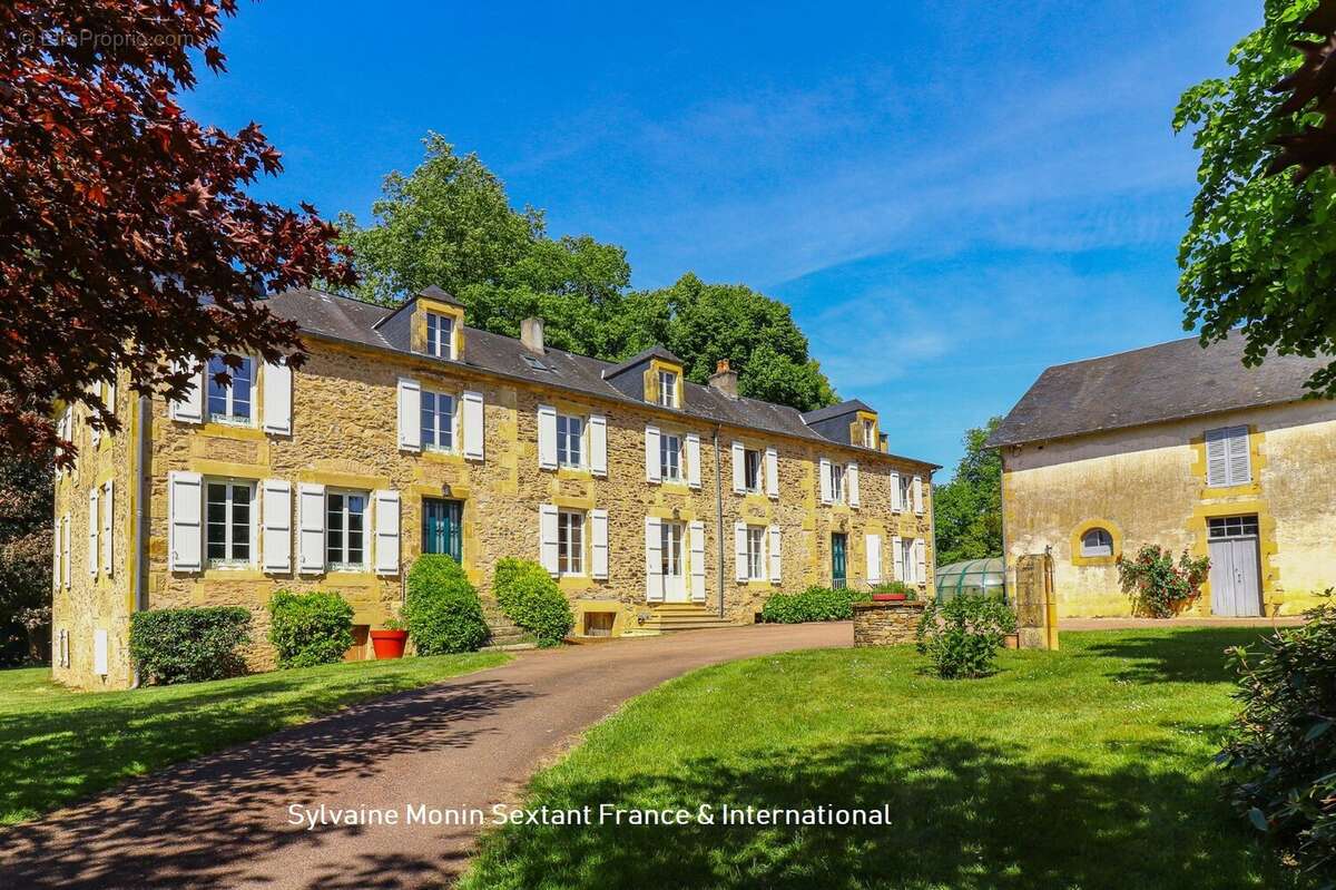 Superbe propriété rénovée sur 2,6 hectares, dépendances et espace piscine avec pigeonnier - photo 2