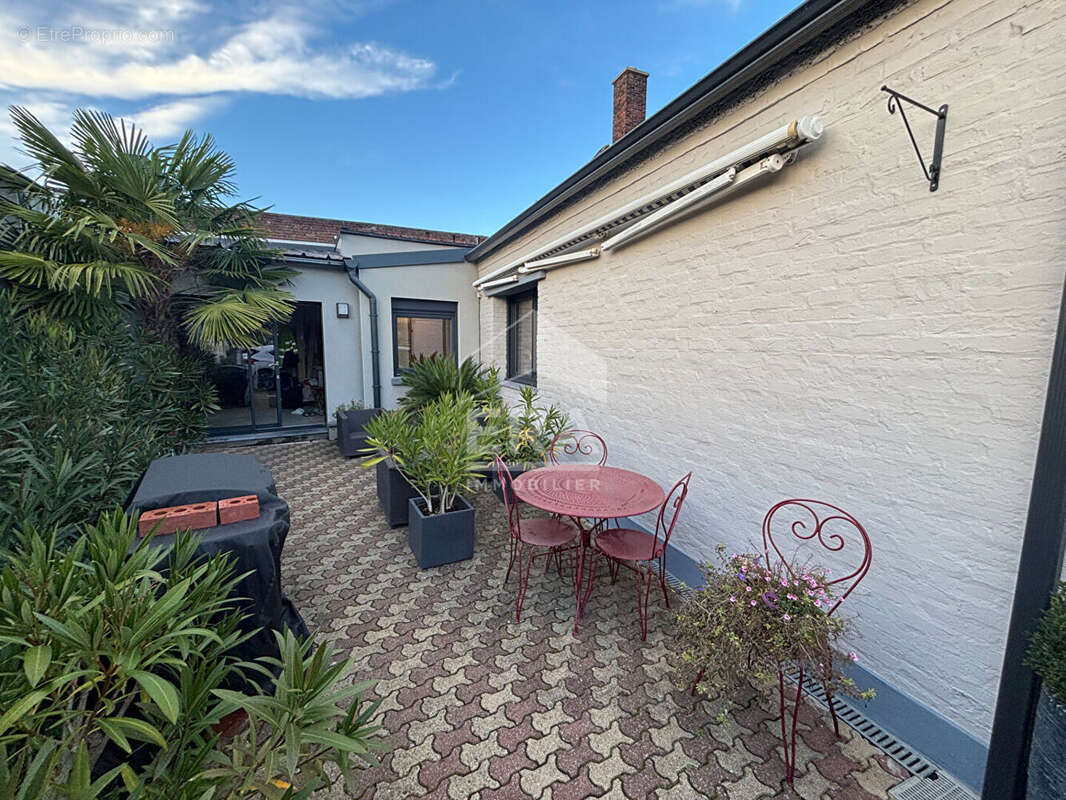 Maison à OSTRICOURT