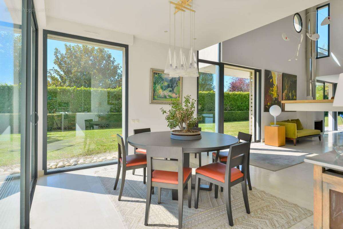 Elégance et prix rare pour cette superbe maison d'architecte ! - photo 6