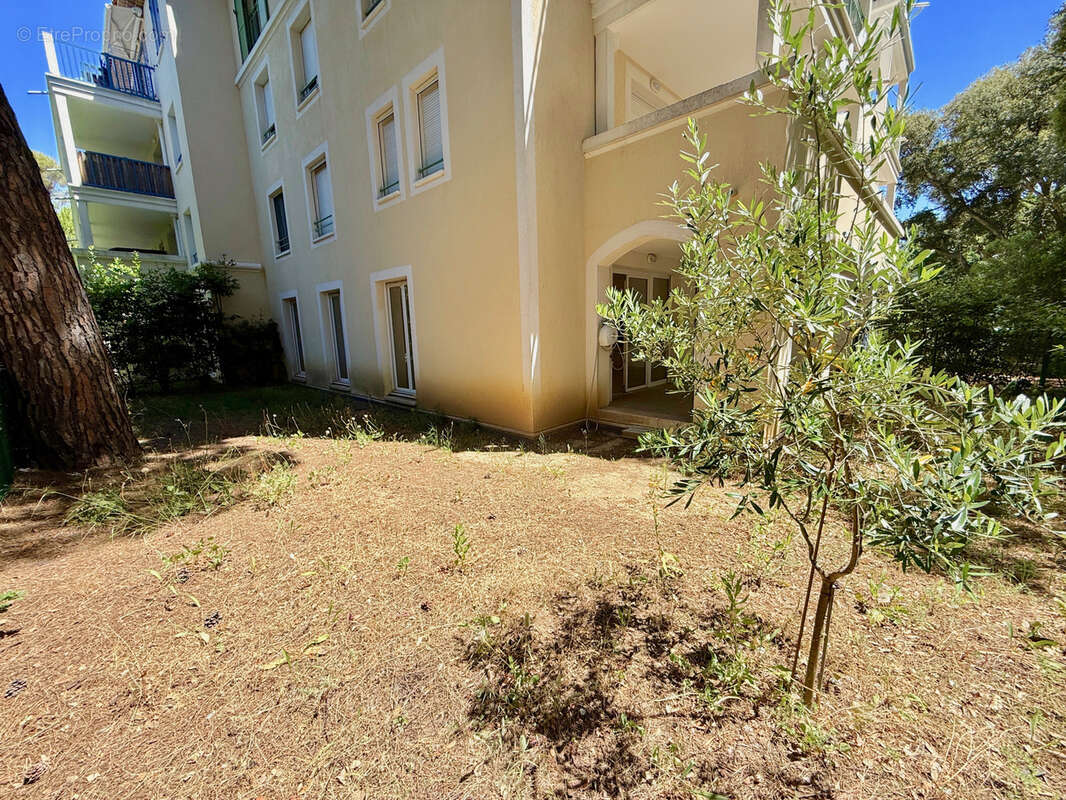 Élégant t3 en rez-de-jardin au cœur d'une résidence de standing - photo 10