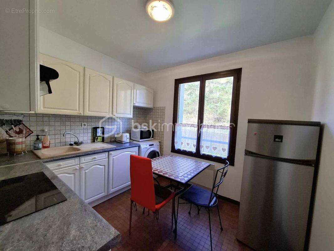 Appartement à MAGNY-LE-DESERT