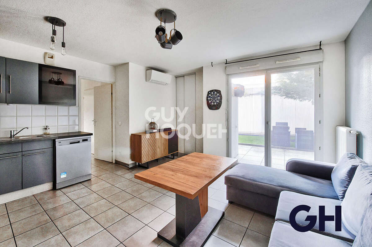 Appartement à MEYZIEU