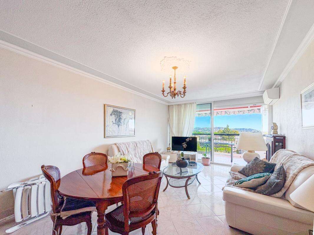 Appartement à MANDELIEU-LA-NAPOULE